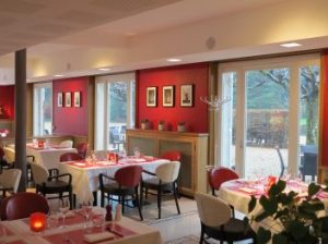enetre bois couleur restaurant Naboco