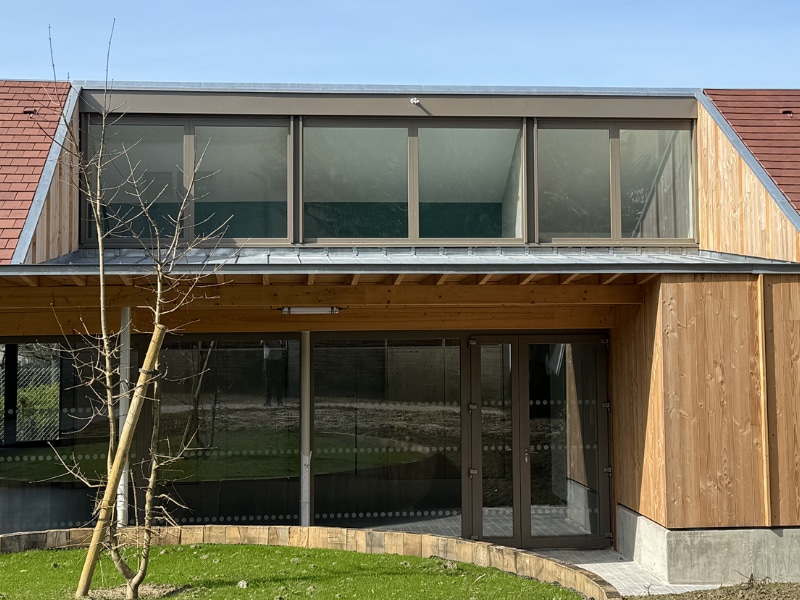 menuiseries bois pour le restaurant scolaire de Demigny